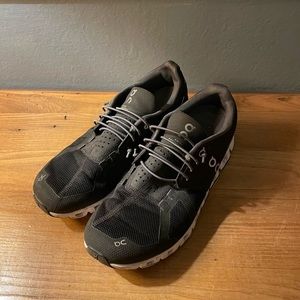 On Cloud Running Shoes, Women's Size 8.5 W, Black.